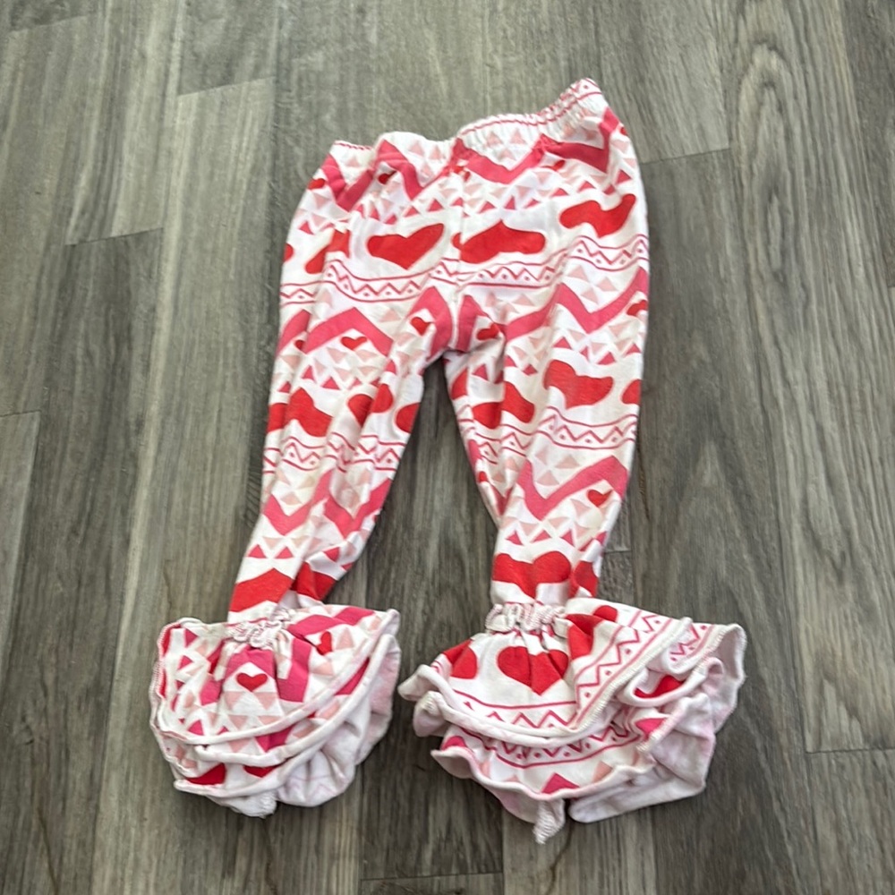 Heart Patterned Ruffle Leggings
